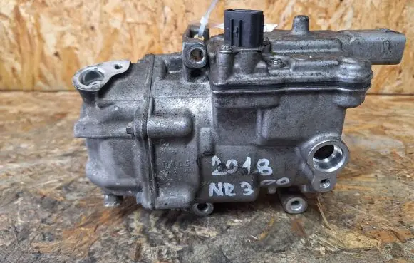 Toyota Yaris Air conditioning (A/C) compressor (pump) 042200-1350