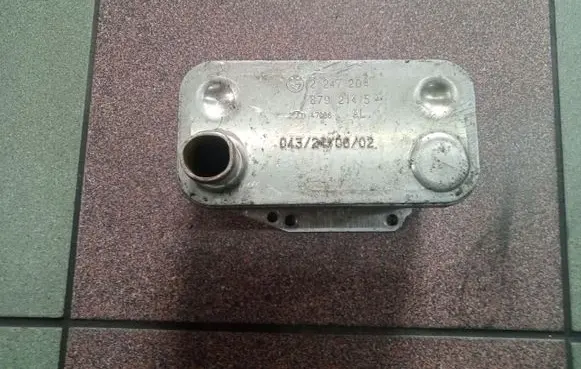 BMW 5 E39 Engine oil radiator 8792145