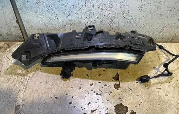 Peugeot 208 Front fog light L90128629 MDE922507 62706