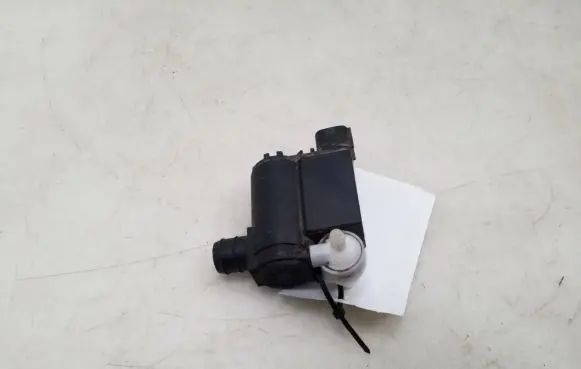 Hyundai Accent Windscreen/windshield washer pump 9851025100