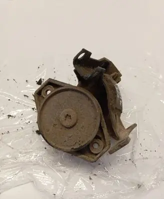 Volkswagen Transporter - Caravelle T4 Engine mount bracket 701399201C