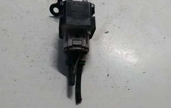 Toyota Avensis T250 Glow plug pre-heat relay 2861067010 1567000671