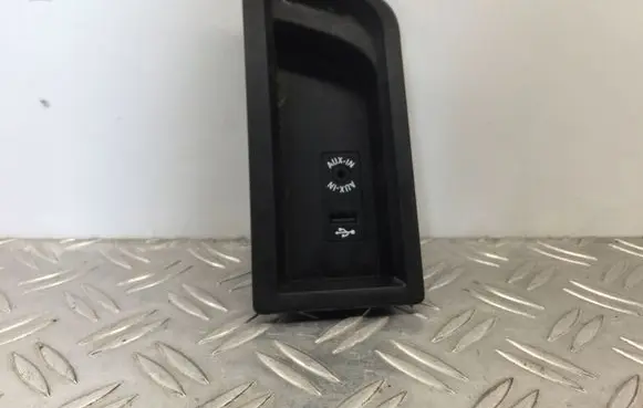 BMW 3 F30 F35 F31 AUX in-socket connector 9207358 51169207358