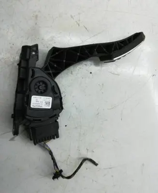 Volvo V60 Accelerator throttle pedal 31329372