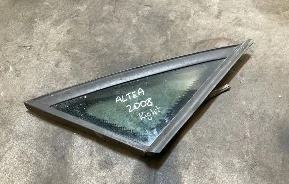 Seat Altea XL Front triangle window/glass 