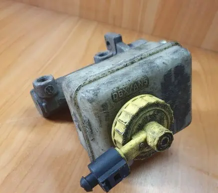 Volkswagen Golf IV Master brake cylinder L481402 N1A1