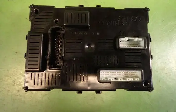 Renault Clio III Central body control module 