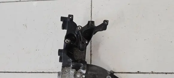 Peugeot 3008 I Engine mounting bracket 9674030280 C4003746SE