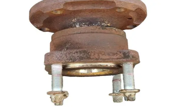 Rear wheel hub