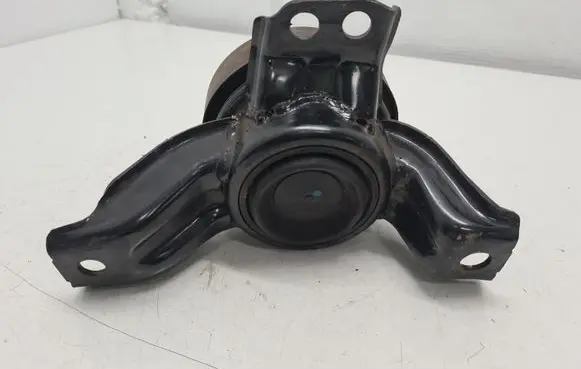 Hyundai Santa Fe Engine mount bracket