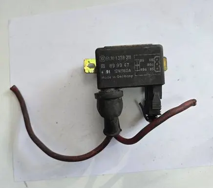 BMW 5 E34 Glow plug pre-heat relay 899947 61311378211 12V160A