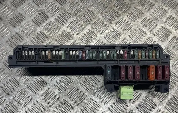 BMW 5 E60 E61 Fuse module 6932452 18684 106887