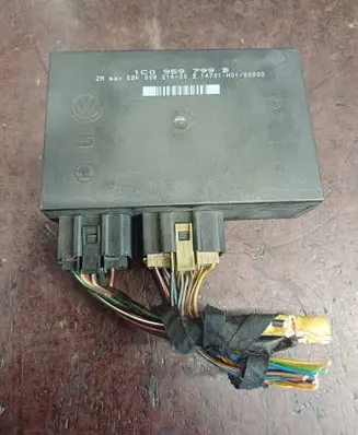 Volkswagen Golf IV Comfort/convenience module 5DK00821400 1C0959799B