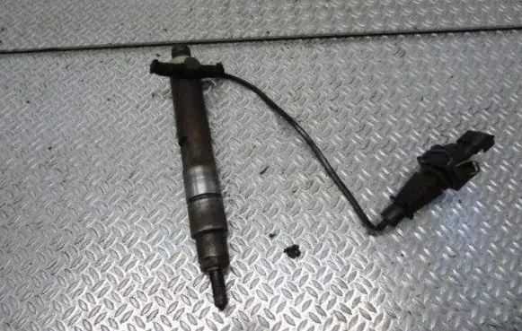 Volkswagen Caddy Fuel injector 028130202S