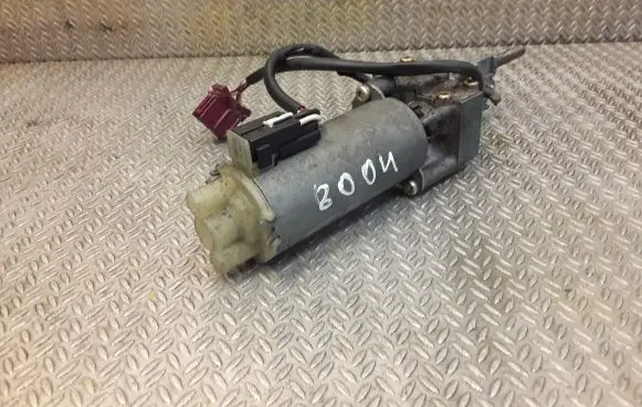 Mercedes-Benz S W220 Seat adjustment motor 2208205042 A2208205042