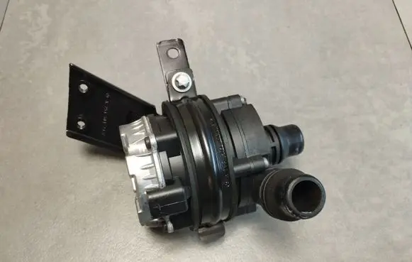 Mercedes-Benz E W213 Electric auxiliary coolant/water pump A0005002686