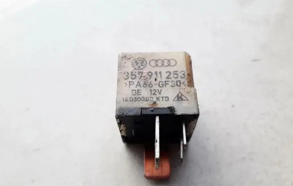 Volkswagen Jetta II Other relay 8D0951253