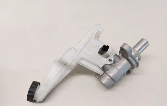 Master brake cylinder