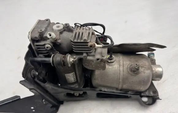 Volvo XC90 Air suspension compressor/pump 31441864