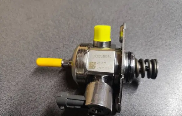 Peugeot 308 Fuel injection high pressure pump 9802540080