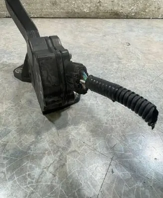 Subaru Legacy Accelerator throttle pedal 36010AG140 1988007120 07N16B00293