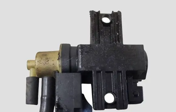 Mercedes-Benz C W205 Turbo solenoid valve 8200790180 70181405