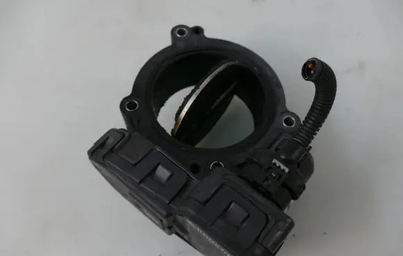 Mercedes-Benz E W212 Throttle body valve A6510900470 A6510900370 A651090037064