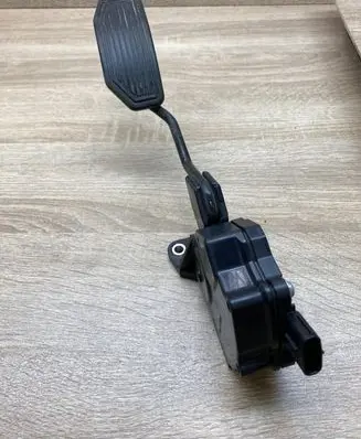 Toyota Prius (XW30) Accelerator throttle pedal 7811012040 1988007830