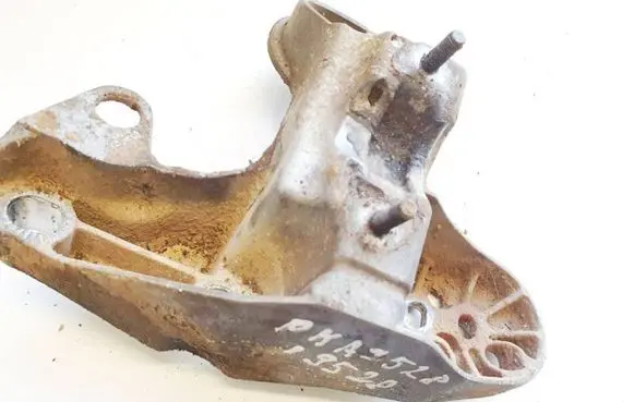 Audi A6 S6 C5 4B Engine mounting bracket 4b0199352b