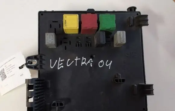 Opel Vectra C Fuse module 13170888 519064117 00344650