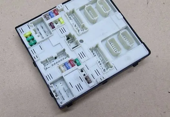 Renault Scenic III - Grand scenic III Fuse module 284B69027R
