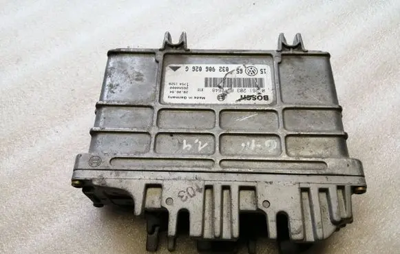 Volkswagen Golf III Engine control unit/module 032906026G 26SA0000 0261203617