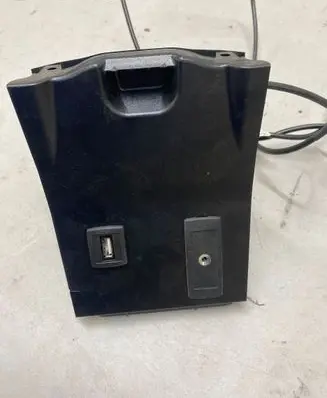 Mercedes-Benz A W176 USB socket connector A2468230411 1221411 0524610034