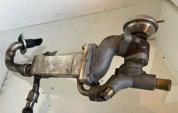 Audi A8 S8 D3 4E EGR valve 057131636