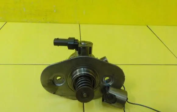 BMW 1 F20 F21 Fuel injection high pressure pump 0261520258