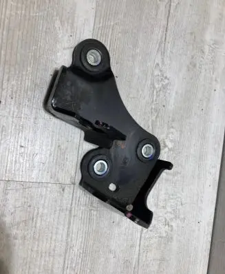 Toyota Yaris Gear shift cable bracket 