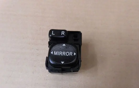 Subaru Impreza II Wing mirror switch
