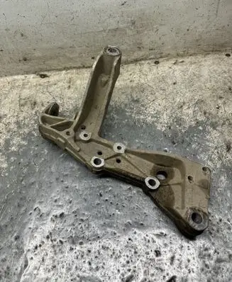 Volkswagen Caddy Engine mounting bracket