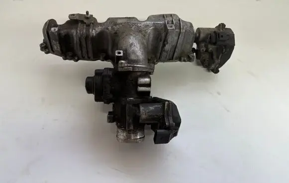 Volkswagen PASSAT B6 Intake manifold 03L129086 03L128063