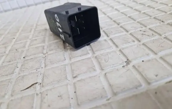Peugeot 208 Glow plug pre-heat relay 9802424080 51299065 12D12