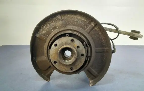 BMW 6 E63 E64 Front wheel hub spindle knuckle 