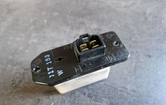 Mitsubishi Pajero Sport I Heater blower motor/fan resistor