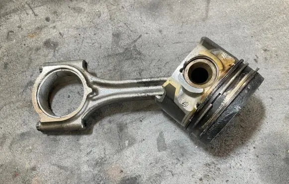 Peugeot Partner III Piston with connecting rod