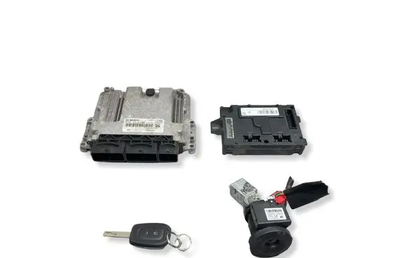 Dacia Sandero Engine ECU kit and lock set 0281032811 237106319R 237107632R