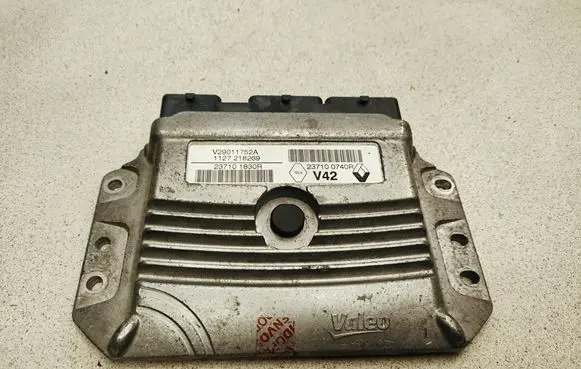 Dacia Duster Engine control unit/module V29011752A 237101830R 237100740R