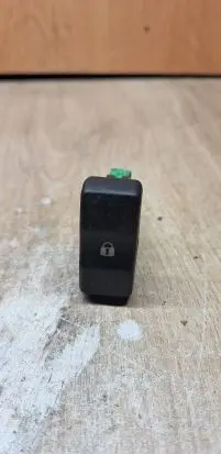 Dacia Logan I Central locking switch button 870249