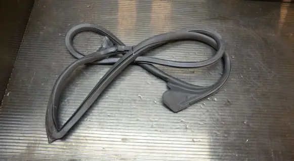 Front door rubber seal
