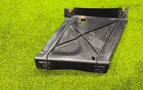 Renault Trafic III (X82) Engine splash shield/under tray 508425888R 93450277