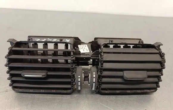 Volvo XC60 Dash center air vent grill 1006806 06777