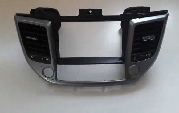 Hyundai Tucson TL Dash center air vent grill 84740D7900